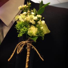 fwthumbboutonniere 1.jpg